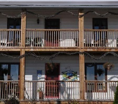 Gite Au Vieux Pommier Tadoussac Exterior foto
