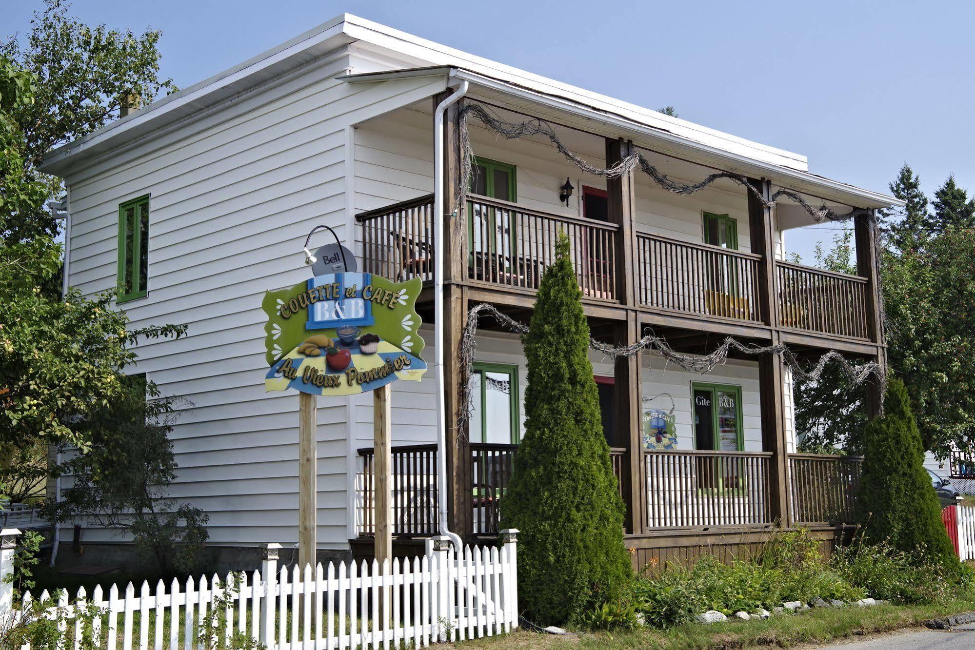 Gite Au Vieux Pommier Tadoussac Exterior foto