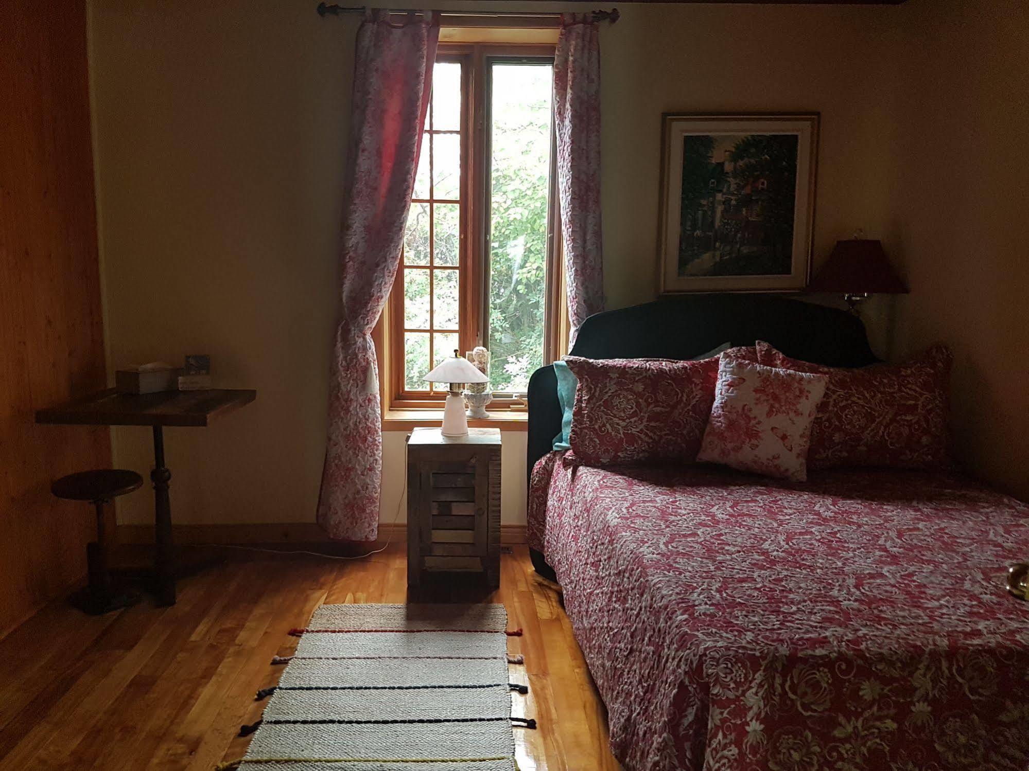 Gite Au Vieux Pommier Tadoussac Exterior foto